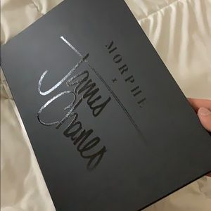 SOLD!! ❤️❤️❤️❤️❤️Morphe James Charles Palette